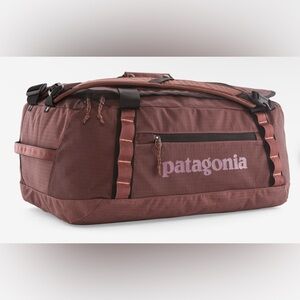 Lightweight Black Hole Patagonia 40l duffel bag for travel #travelog